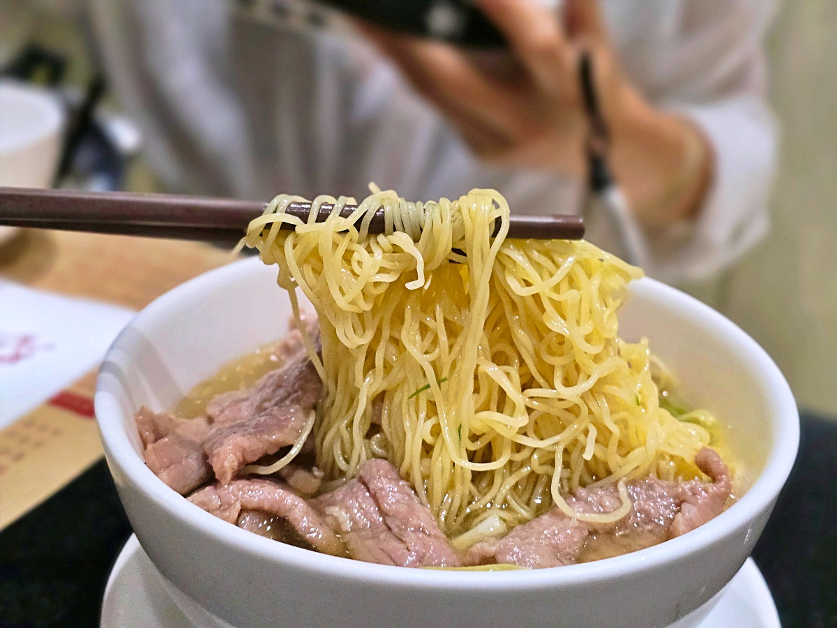【香港米其林美食推薦】正斗粥麵專家:銅鑼灣必吃鮮牛肉雲吞麵+經典艇仔粥 【香港米其林美食推薦】正斗粥麵專家:銅鑼灣必吃鮮牛肉雲吞麵+經典艇仔粥