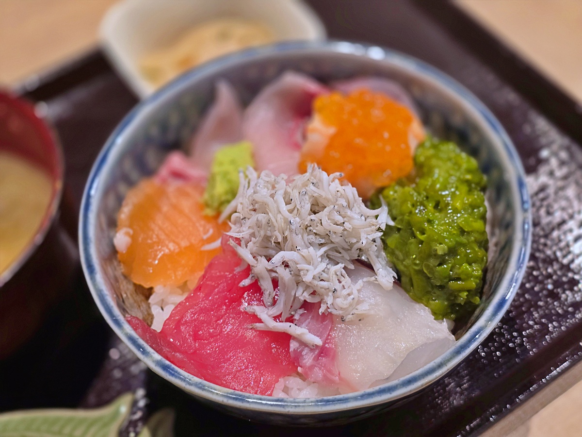 【仙台旅遊】仙台朝市必吃美食 「三陸牡蠣市場 Uminookite 」仙台朝市總店 牡蠣拉麵超香濃