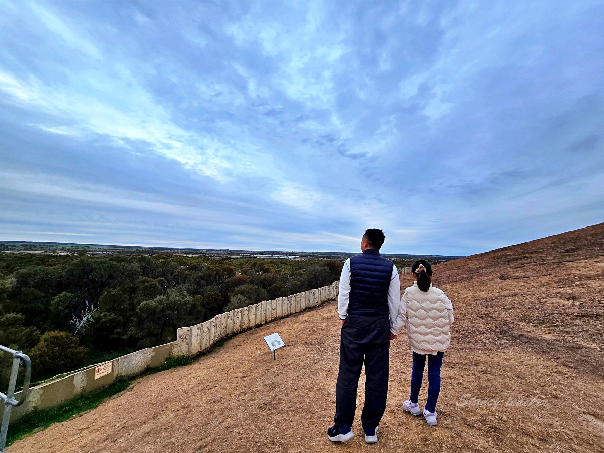西澳波浪岩 Wave Rock 一日遊｜珀斯出發、約克小鎮、原民洞穴與親子行程取捨
