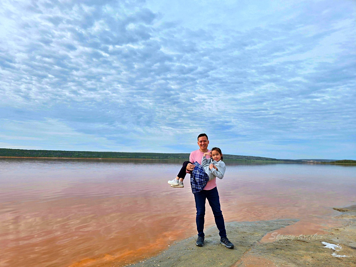 西澳粉紅湖 Hutt Lagoon 攻略｜月份顏色、珀斯自駕路線、拍照點與親子提醒