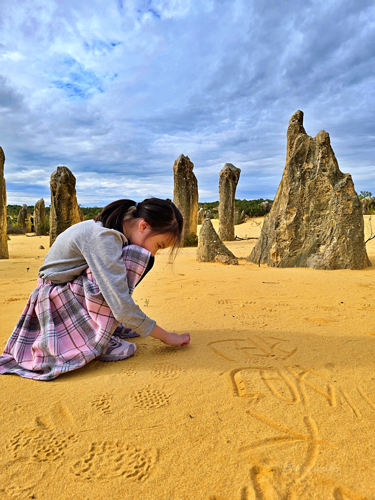 尖峰石陣 Pinnacles Desert 攻略｜珀斯自駕、門票開放時間、觀星與親子一日遊