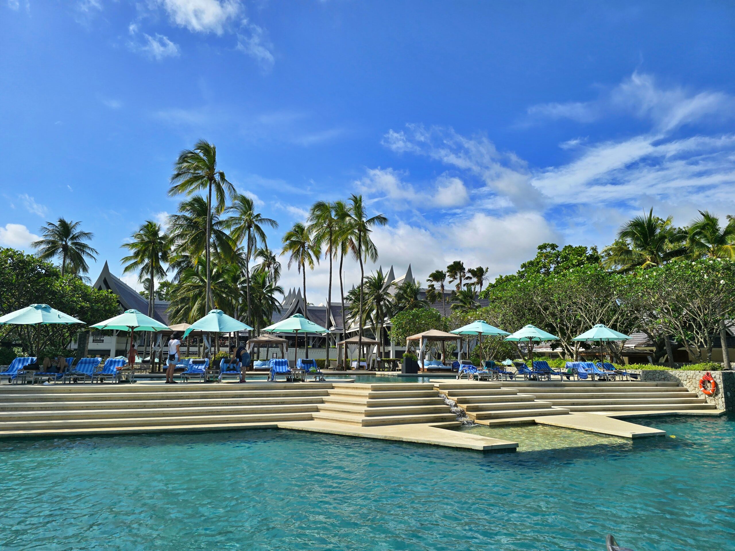 【普吉島海景飯店推薦】SAii Laguna Phuket 塞伊普吉拉古娜度假酒店開箱｜私人海灘、泳池、早餐、房型