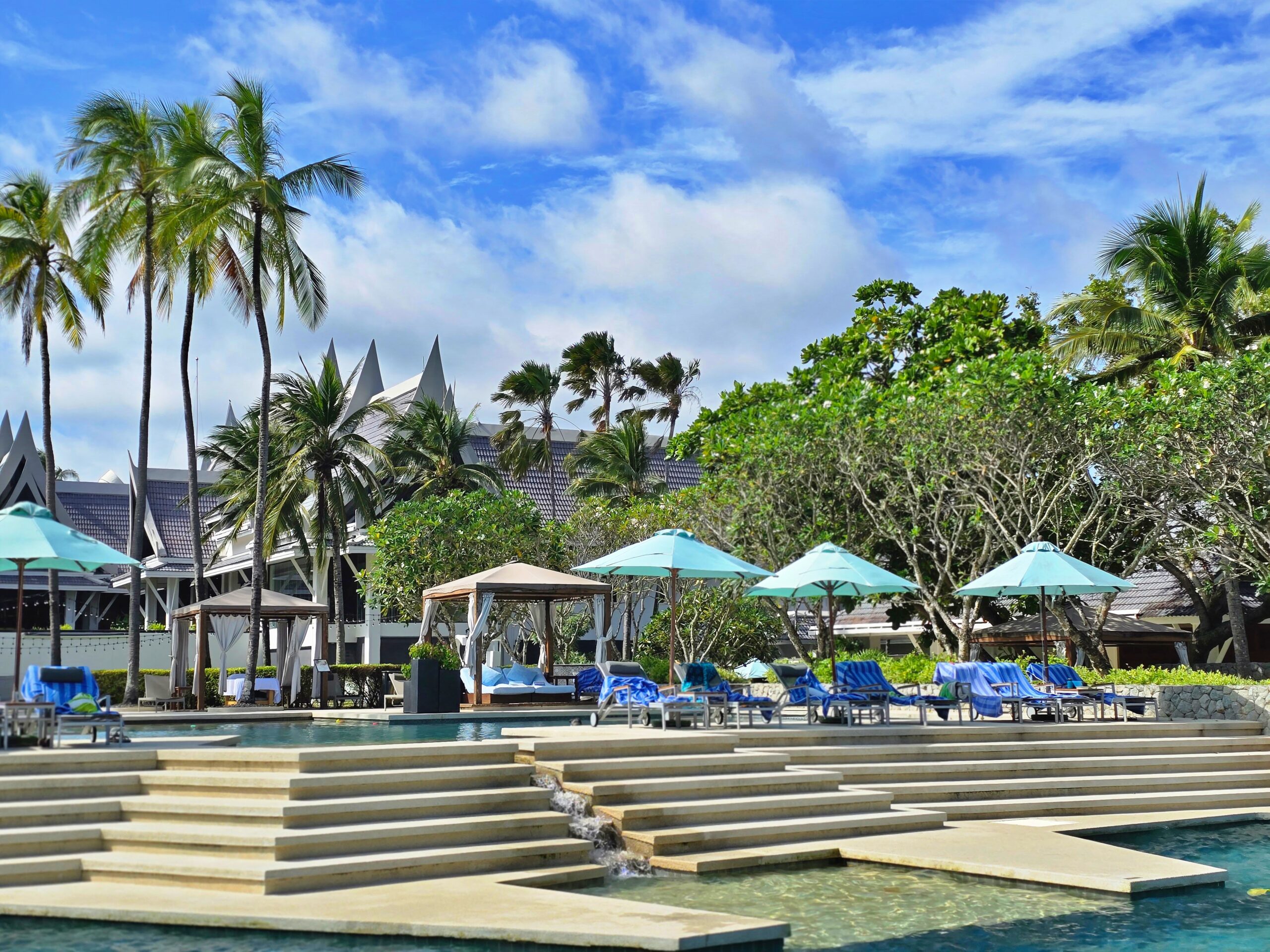 【普吉島海景飯店推薦】SAii Laguna Phuket 塞伊普吉拉古娜度假酒店開箱｜私人海灘、泳池、早餐、房型