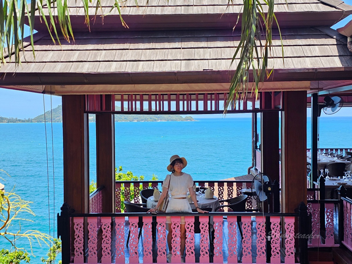 【普吉島景觀餐廳推薦】Baan Rimpa 海景泰式餐廳｜坐看日落吃泰菜，浪漫指數爆表的網美級景觀餐廳！