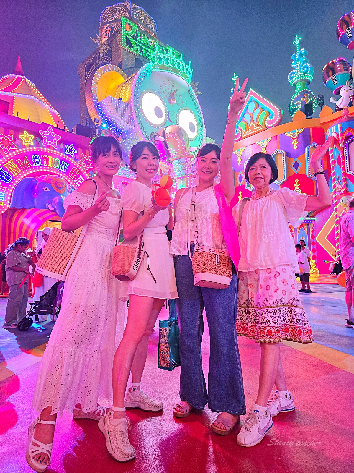 【普吉島親子景點推薦】普吉島幻多奇樂園 Phuket FantaSea｜豪華自助餐、泰服專業棚拍、精彩夜間表演一次收錄！