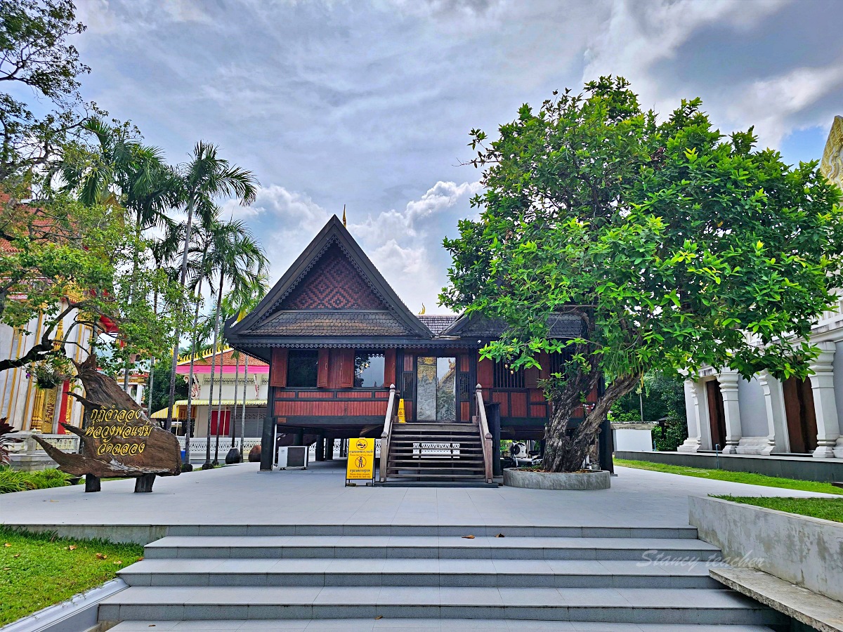 【普吉島查龍寺 Wat Chalong】最靈驗的泰國南部佛寺，一次看建築、祈福與順遊大佛攻略