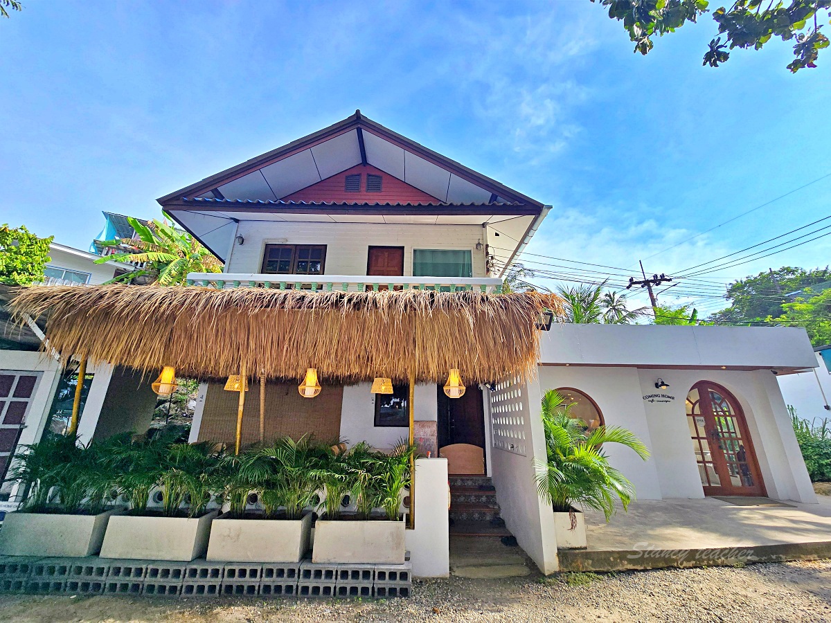 Coming Home Cafe 海景咖啡廳的座位與海邊氛圍