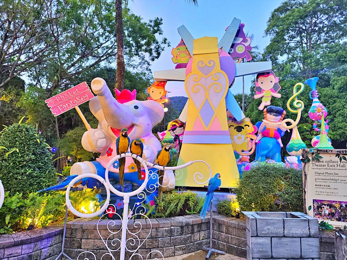 【普吉島親子景點推薦】普吉島幻多奇樂園 Phuket FantaSea｜豪華自助餐、泰服專業棚拍、精彩夜間表演一次收錄！