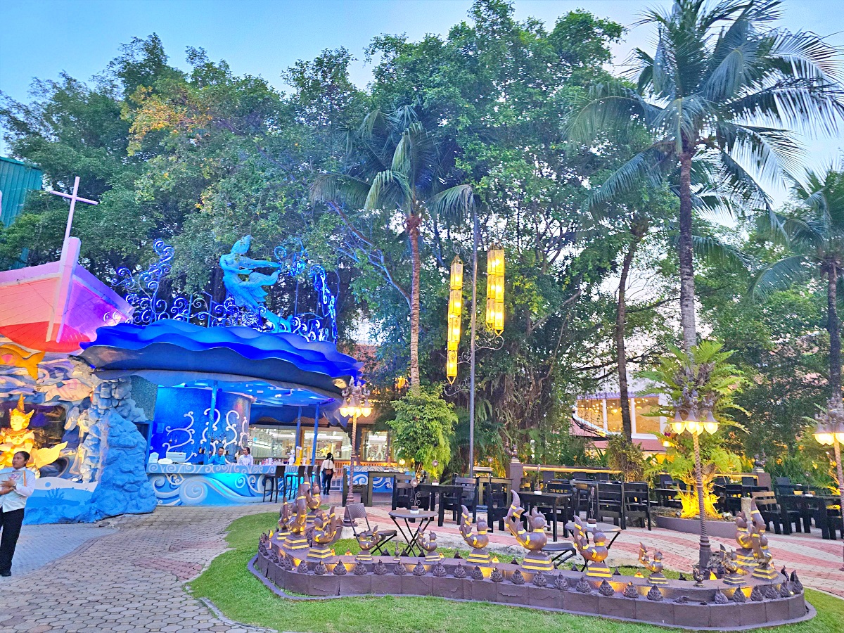 【普吉島親子景點推薦】普吉島幻多奇樂園 Phuket FantaSea｜豪華自助餐、泰服專業棚拍、精彩夜間表演一次收錄！