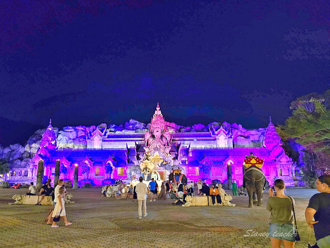 【普吉島親子景點推薦】普吉島幻多奇樂園 Phuket FantaSea｜豪華自助餐、泰服專業棚拍、精彩夜間表演一次收錄！