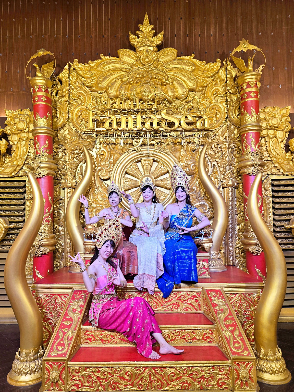 【普吉島親子景點推薦】普吉島幻多奇樂園 Phuket FantaSea｜豪華自助餐、泰服專業棚拍、精彩夜間表演一次收錄！