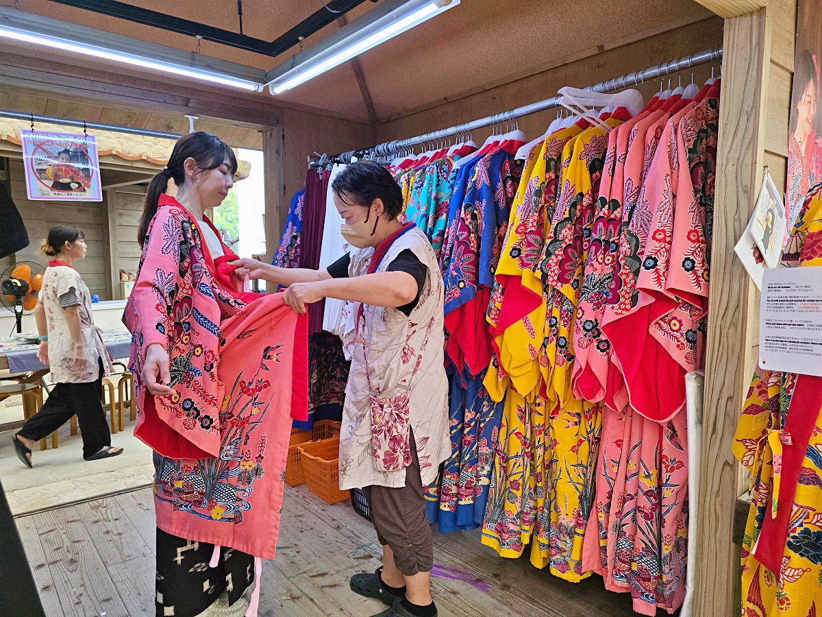 沖繩北部景點「琉球村」體驗穿沖繩傳統服飾雨天也能拍出美照! 沖繩北部景點「琉球村」體驗穿沖繩傳統服飾雨天也能拍出美照!