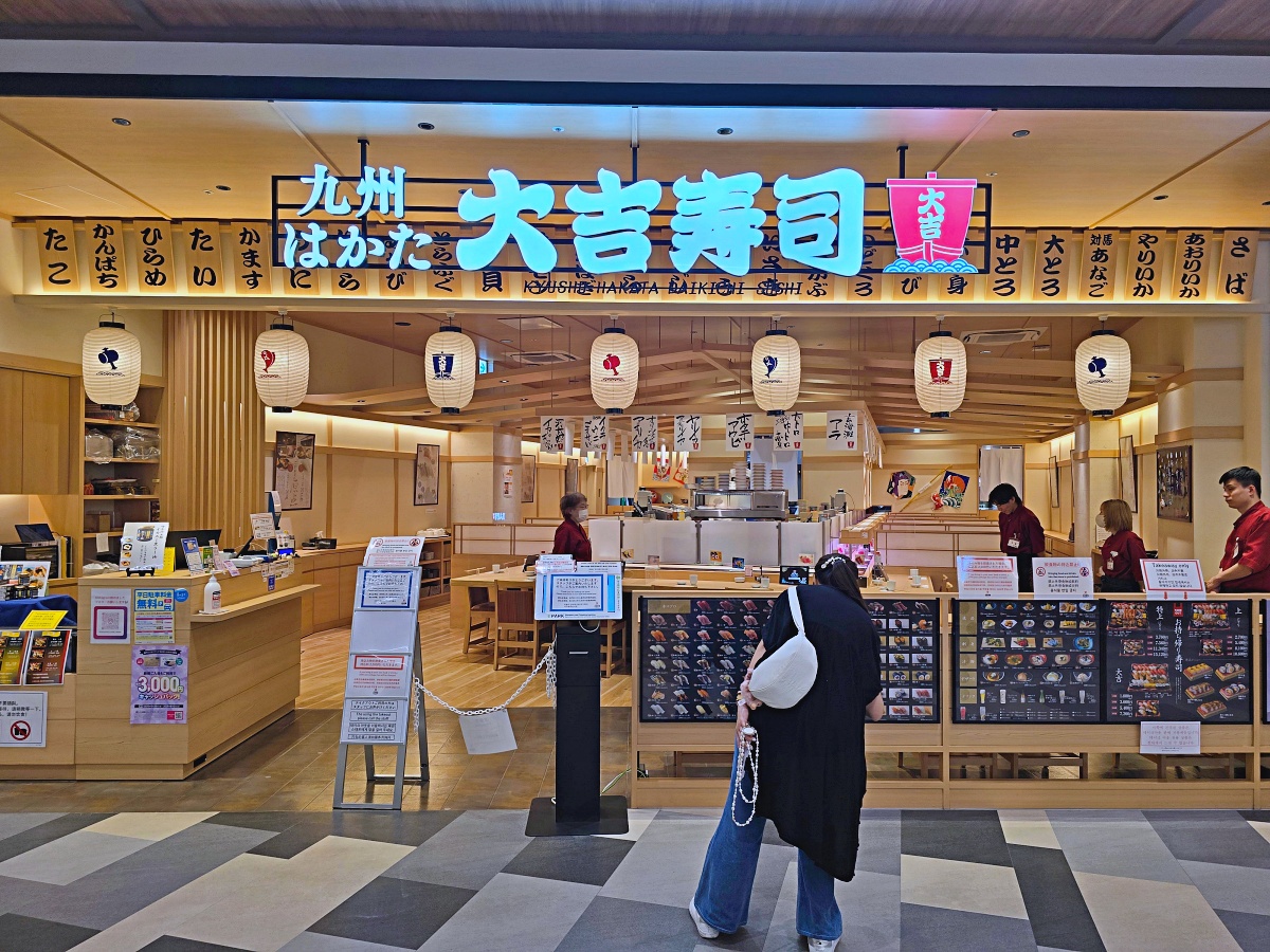 福岡 LaLaport 巨型鋼彈購物中心攻略｜交通方式、樓層介紹、必逛日系店家、退稅教學一次看