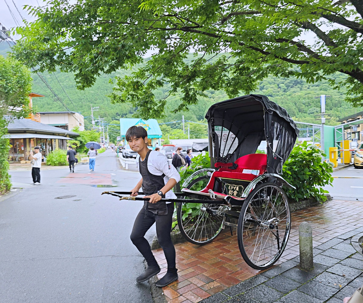 湯布院藝術小鎮散策｜交通方式、金鱗湖景點、湯布院比吃與街邊美食攻略