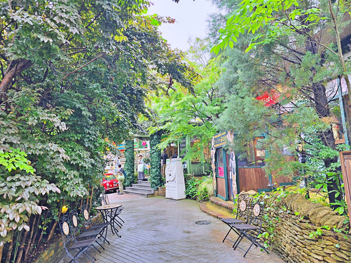 湯布院藝術小鎮散策｜交通方式、金鱗湖景點、湯布院比吃與街邊美食攻略