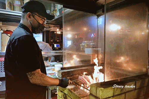 【台北中山美食】ABV日式居酒館中山店|全台唯一現場燒製「稻草燒生魚片」!彷彿穿越昭和時代的復古居酒屋 【台北中山美食】ABV日式居酒館中山店|全台唯一現場燒製「稻草燒生魚片」!彷彿穿越昭和時代的復古居酒屋