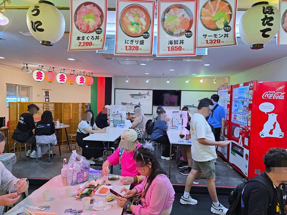 大阪黑門市場必吃海鮮丼推薦|黑門三平 黑門市場店 現點現吃海膽、帝王蟹太銷魂! 大阪黑門市場必吃海鮮丼推薦|黑門三平 黑門市場店 現點現吃海膽、帝王蟹太銷魂!