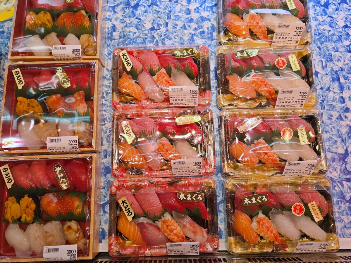 大阪黑門市場必吃海鮮丼推薦｜黑門三平 黑門市場店 現點現吃海膽、帝王蟹太銷魂！