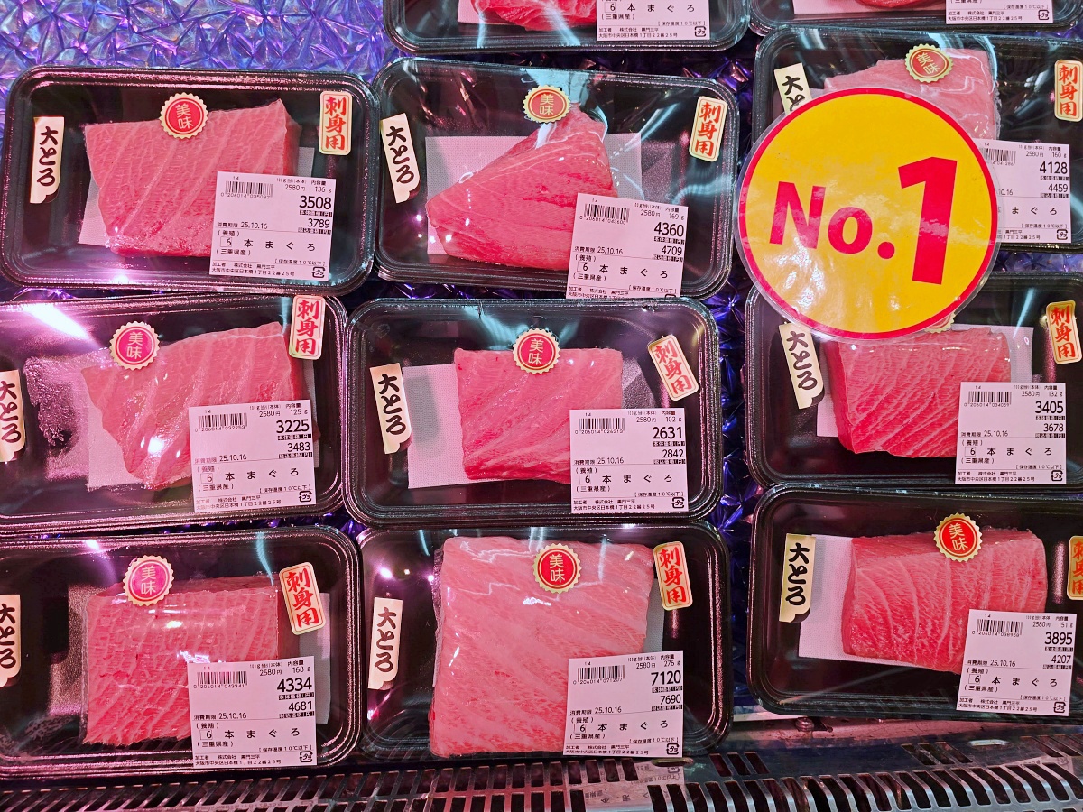 大阪黑門市場必吃海鮮丼推薦｜黑門三平 黑門市場店 現點現吃海膽、帝王蟹太銷魂！