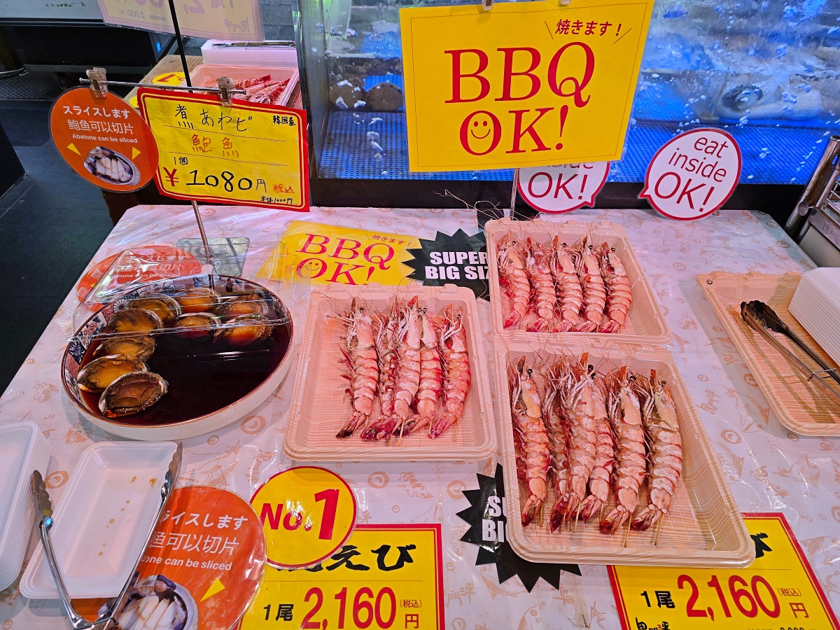 大阪黑門市場必吃海鮮丼推薦｜黑門三平 黑門市場店 現點現吃海膽、帝王蟹太銷魂！