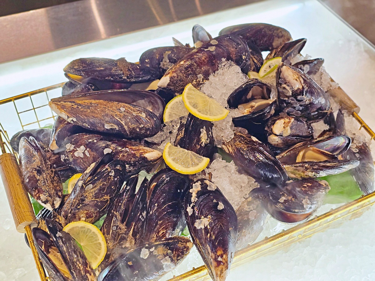 台北寒舍艾美探索廚房吃到飽重磅回歸！帝王蟹、龍蝦、生魚片無限供應～五星級Buffet新登場｜Le Méridien Taipei Buffet