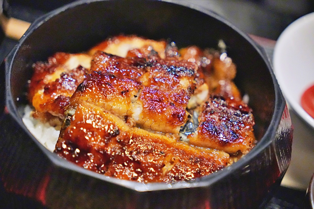 【京都鰻魚飯推薦】 炭燒鰻 土井活鰻 祇園八坂店 炭火現烤活鰻三吃太療癒！鰻魚玉子燒入口即化超驚艷 @Stancy Teacher 美味異想世界