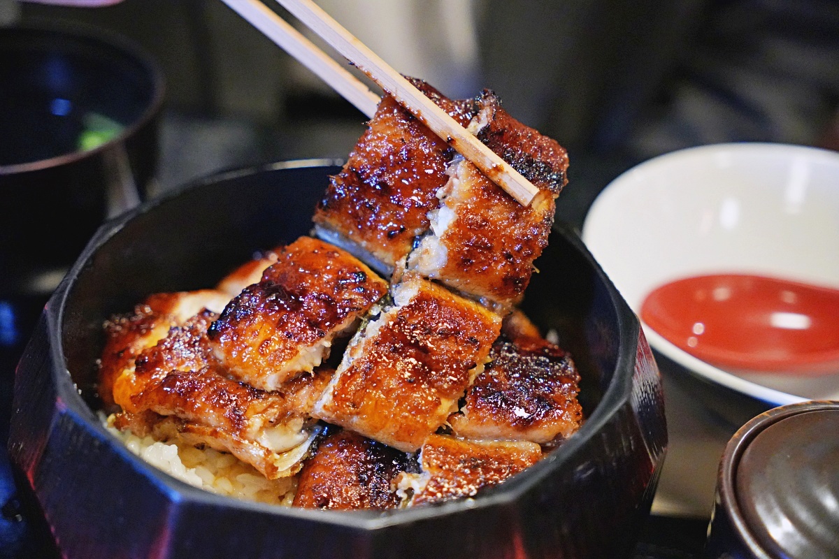 【京都鰻魚飯推薦】 炭燒鰻 土井活鰻 祇園八坂店 炭火現烤活鰻三吃太療癒!鰻魚玉子燒入口即化超驚艷