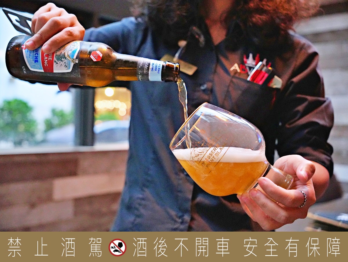 台北東區牛排推薦｜ABV 美式餐酒館敦化店必吃煙燻牛排搭配精釀啤酒！氣氛超嗨的肉食派對餐廳