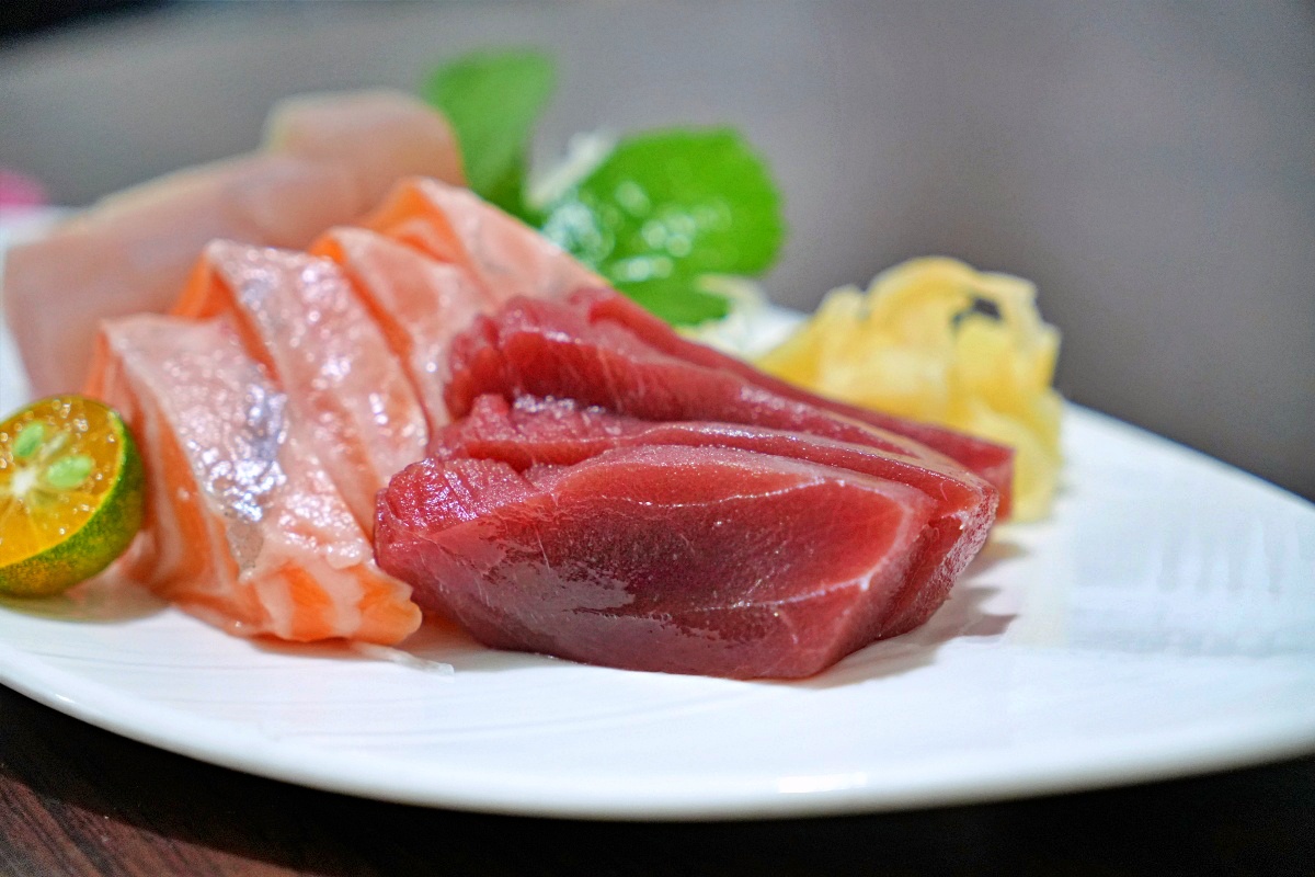 鮮滿樓海鮮料理｜萬里海鮮餐廳推薦、帝王蟹火鍋烤兩吃超澎湃！不飛北海道也能吃到三角市場級鮮味