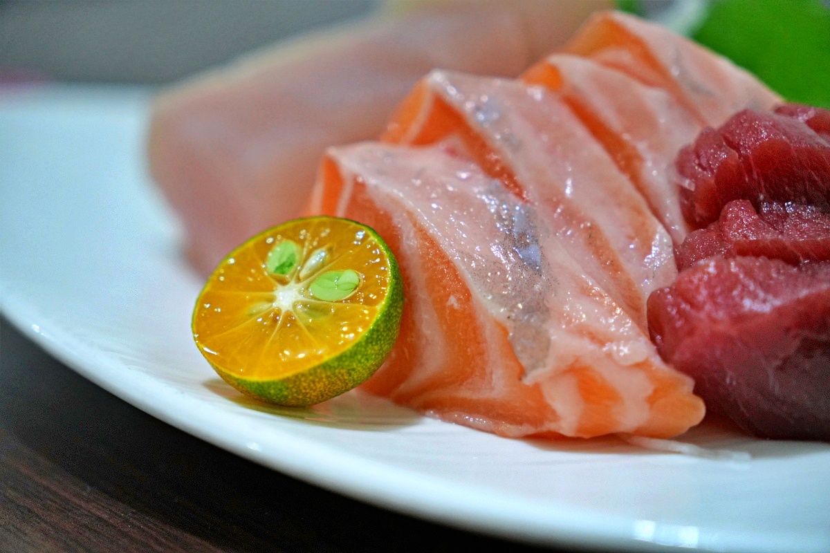 鮮滿樓海鮮料理｜萬里海鮮餐廳推薦、帝王蟹火鍋烤兩吃超澎湃！不飛北海道也能吃到三角市場級鮮味