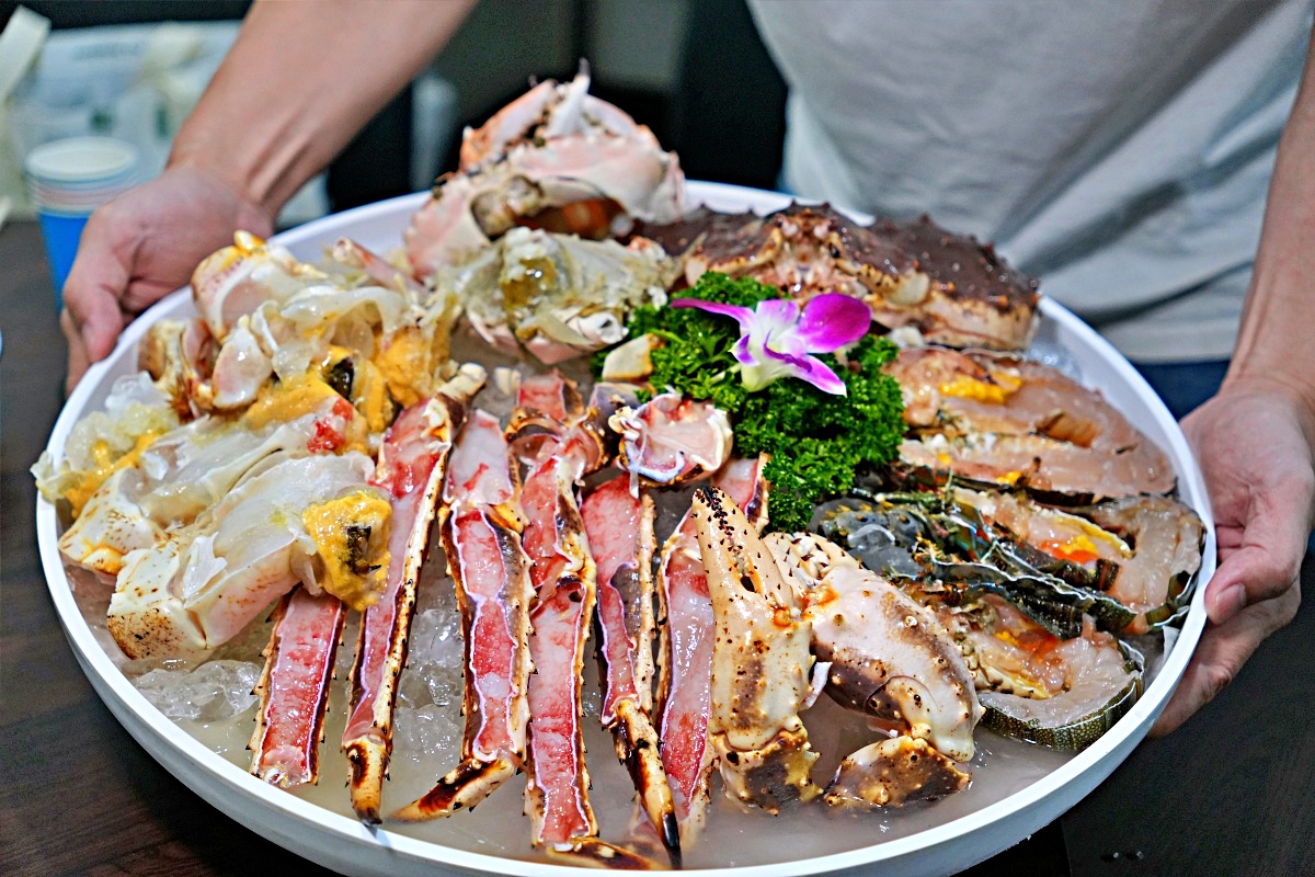 鮮滿樓海鮮料理｜萬里海鮮餐廳推薦、帝王蟹火鍋烤兩吃超澎湃！不飛北海道也能吃到三角市場級鮮味