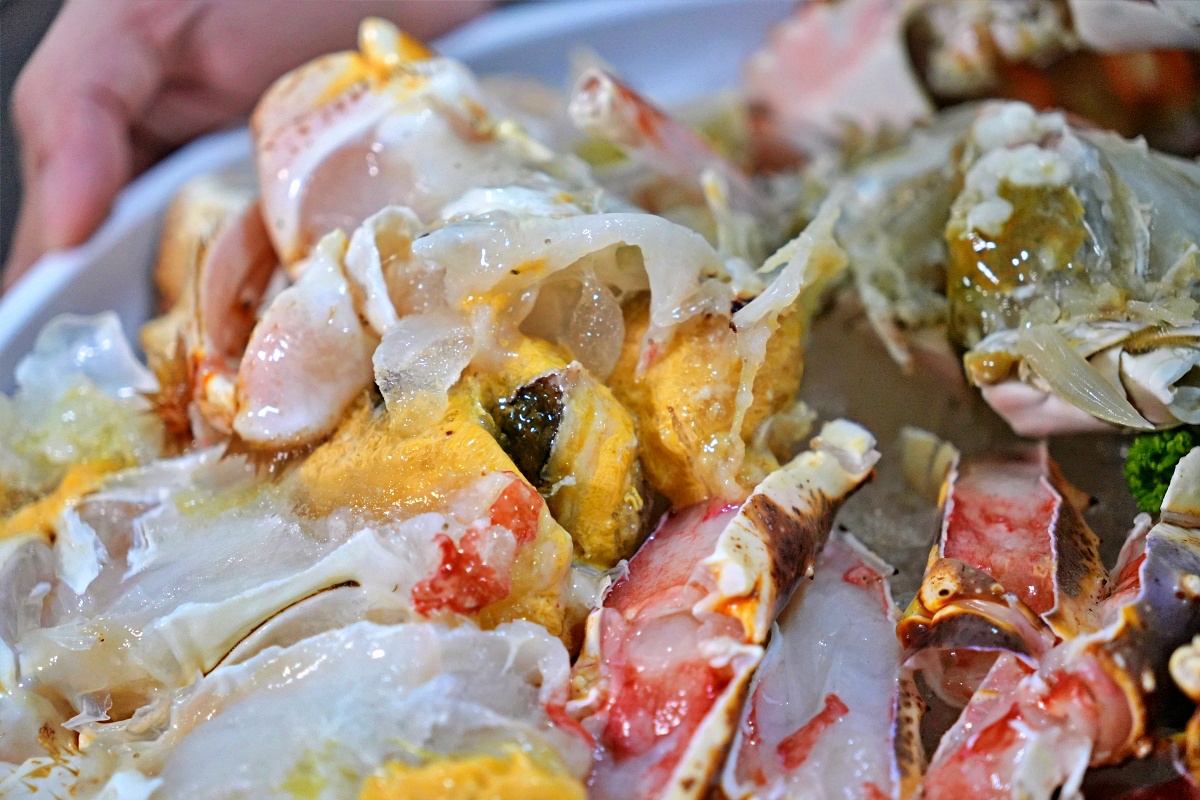 鮮滿樓海鮮料理｜萬里海鮮餐廳推薦、帝王蟹火鍋烤兩吃超澎湃！不飛北海道也能吃到三角市場級鮮味