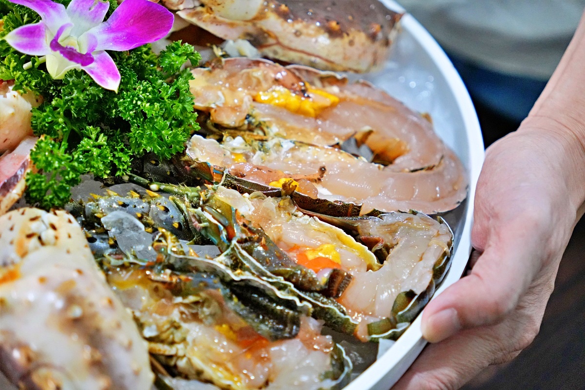 鮮滿樓海鮮料理｜萬里海鮮餐廳推薦、帝王蟹火鍋烤兩吃超澎湃！不飛北海道也能吃到三角市場級鮮味