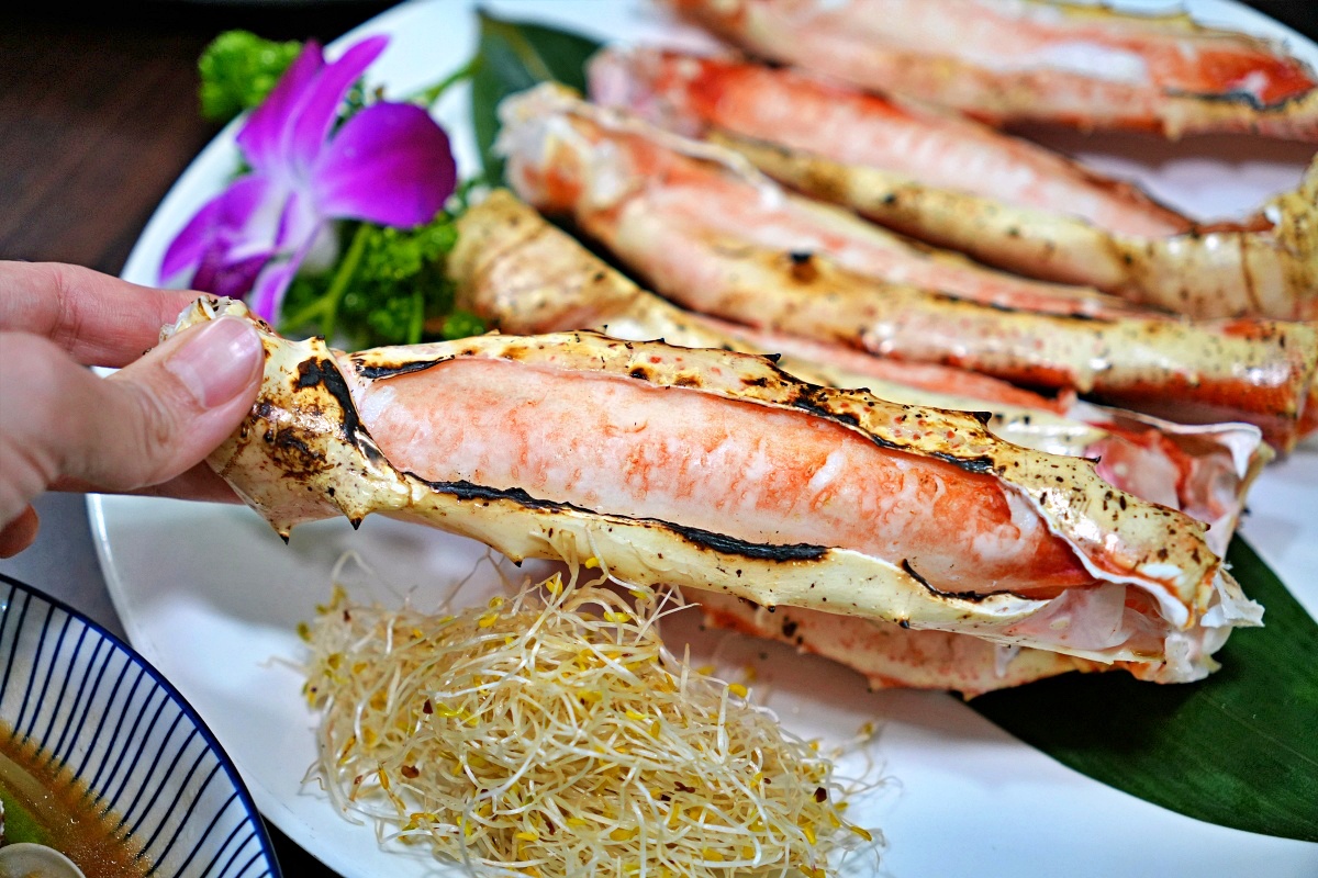 鮮滿樓海鮮料理｜萬里海鮮餐廳推薦、帝王蟹火鍋烤兩吃超澎湃！不飛北海道也能吃到三角市場級鮮味