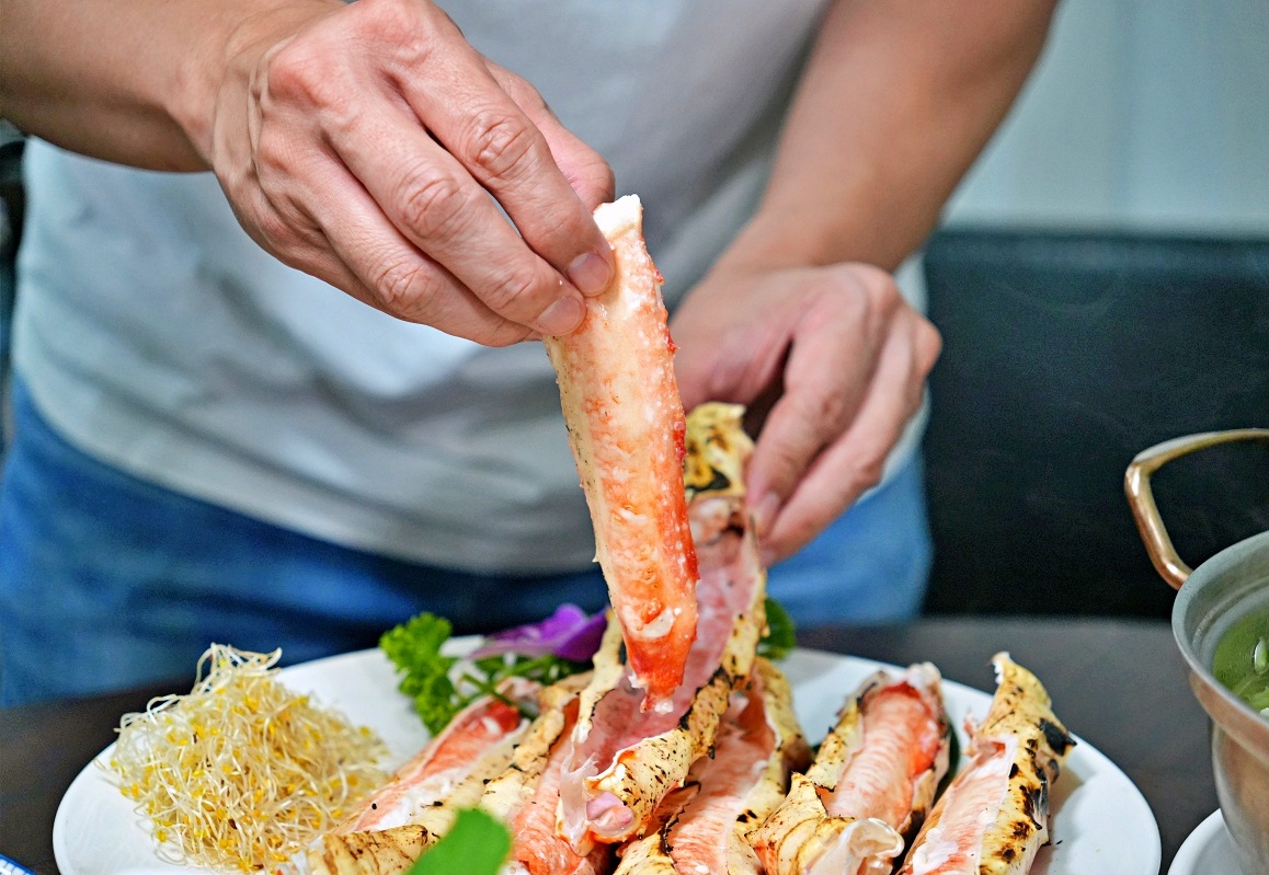 鮮滿樓海鮮料理｜萬里海鮮餐廳推薦、帝王蟹火鍋烤兩吃超澎湃！不飛北海道也能吃到三角市場級鮮味