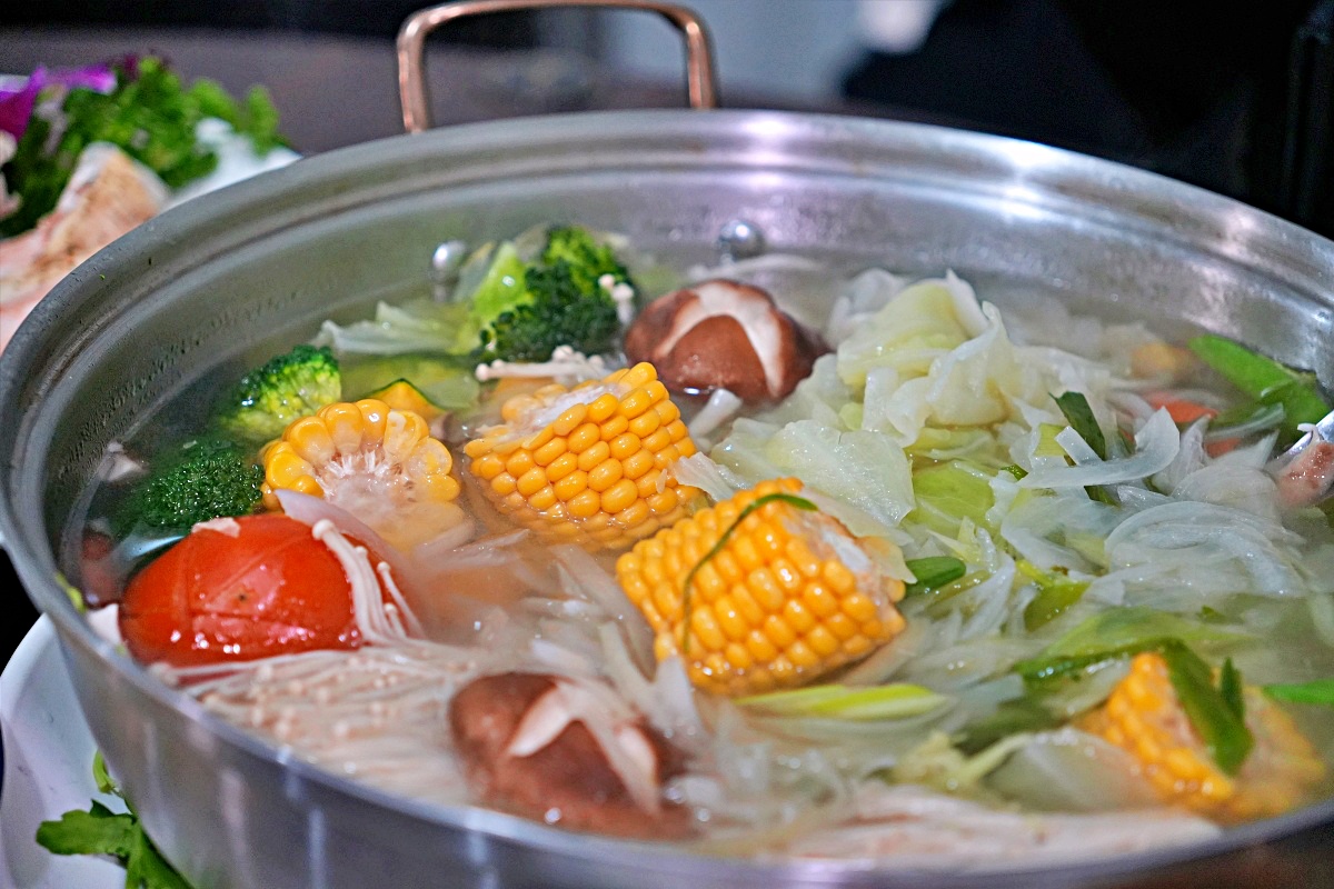 鮮滿樓海鮮料理｜萬里海鮮餐廳推薦、帝王蟹火鍋烤兩吃超澎湃！不飛北海道也能吃到三角市場級鮮味