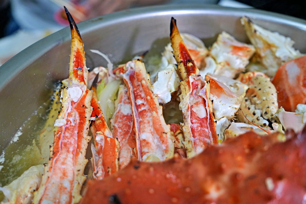 鮮滿樓海鮮料理｜萬里海鮮餐廳推薦、帝王蟹火鍋烤兩吃超澎湃！不飛北海道也能吃到三角市場級鮮味