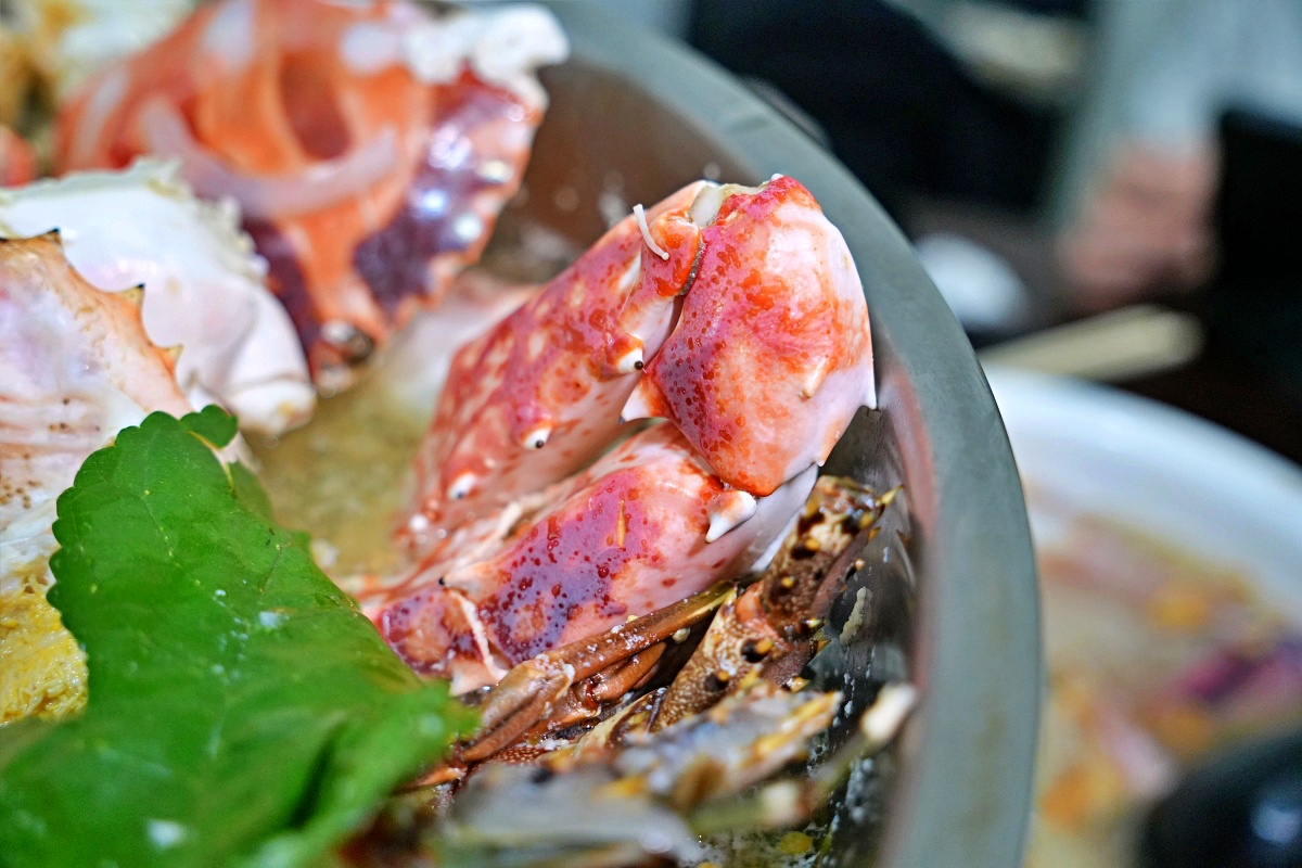 鮮滿樓海鮮料理｜萬里海鮮餐廳推薦、帝王蟹火鍋烤兩吃超澎湃！不飛北海道也能吃到三角市場級鮮味