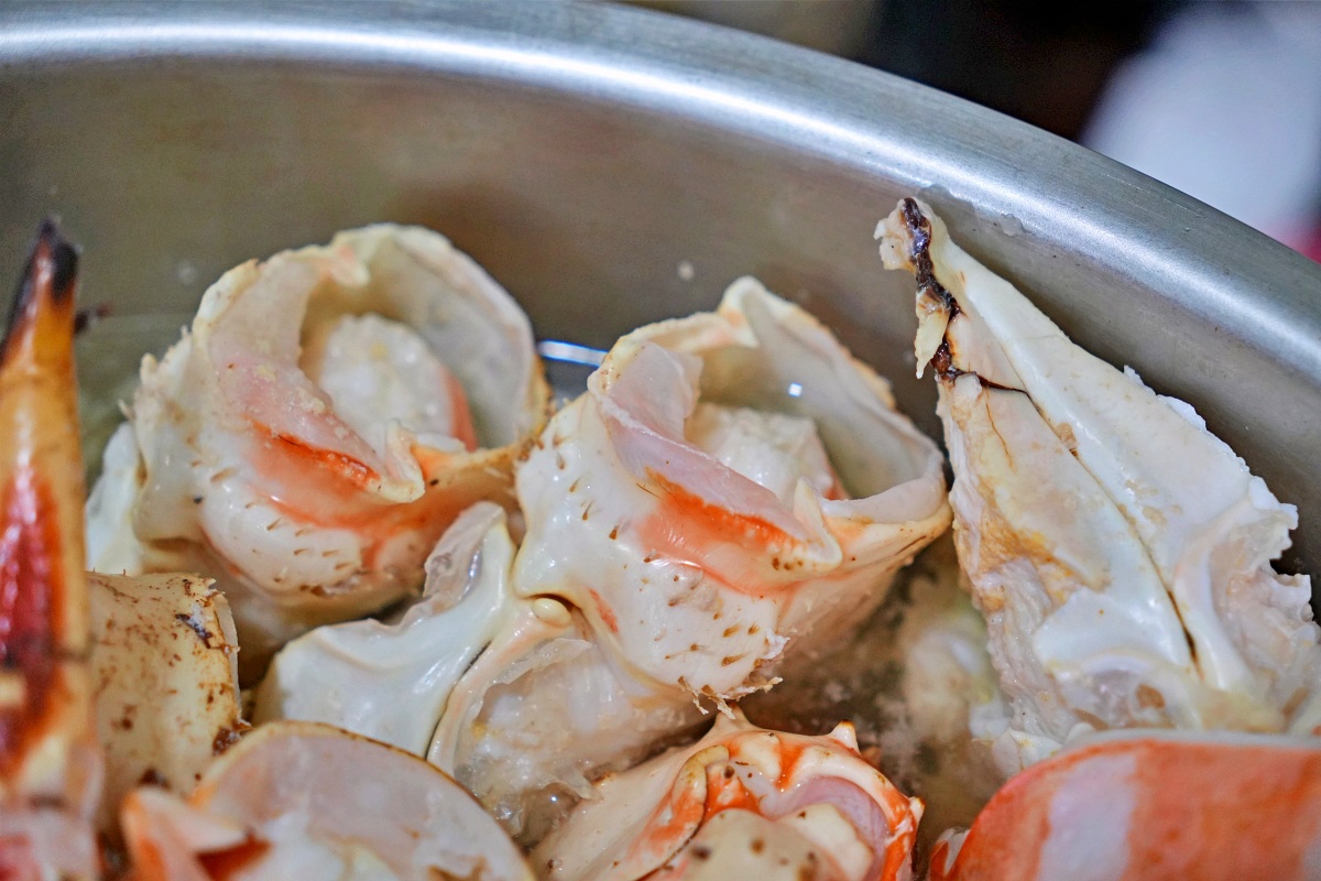 鮮滿樓海鮮料理｜萬里海鮮餐廳推薦、帝王蟹火鍋烤兩吃超澎湃！不飛北海道也能吃到三角市場級鮮味