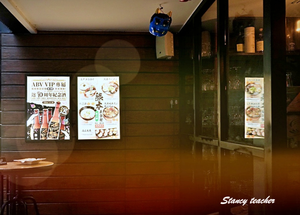 【台北中山美食】ABV日式居酒館中山店｜全台唯一現場燒製「稻草燒生魚片」！彷彿穿越昭和時代的復古居酒屋