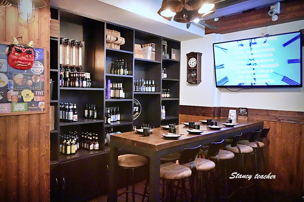 【台北中山美食】ABV日式居酒館中山店｜全台唯一現場燒製「稻草燒生魚片」！彷彿穿越昭和時代的復古居酒屋