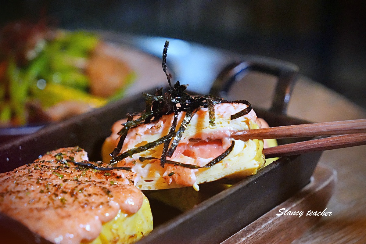 【台北中山美食】ABV日式居酒館中山店｜全台唯一現場燒製「稻草燒生魚片」！彷彿穿越昭和時代的復古居酒屋