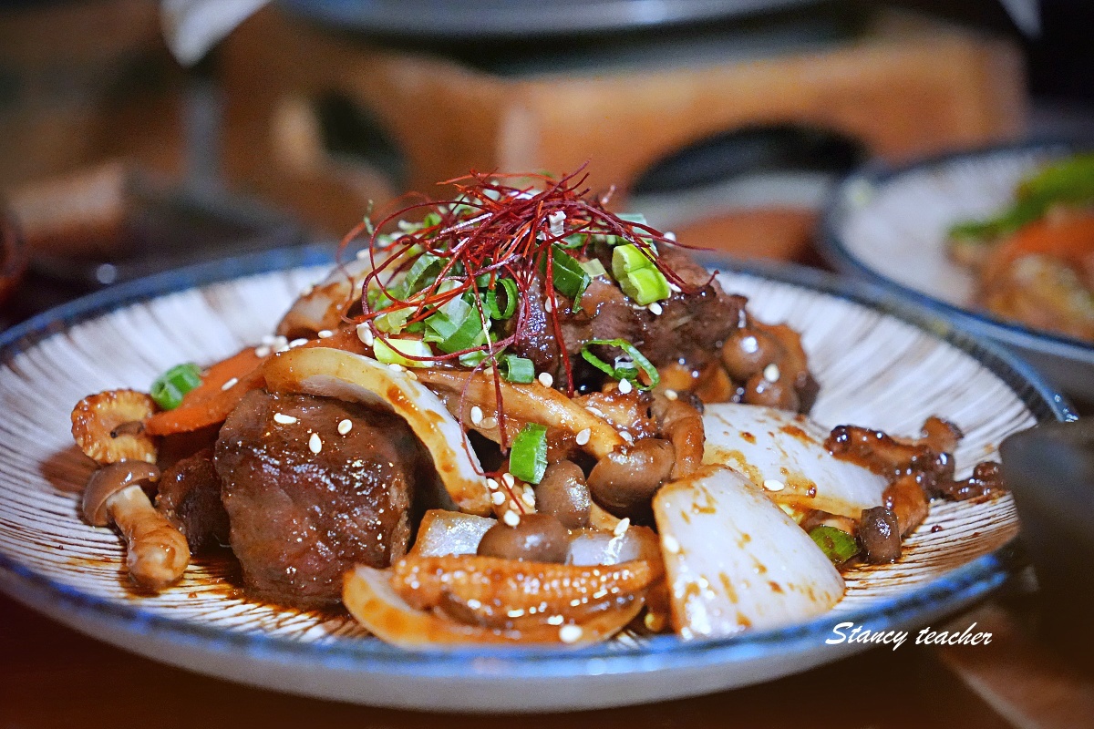 【台北中山美食】ABV日式居酒館中山店｜全台唯一現場燒製「稻草燒生魚片」！彷彿穿越昭和時代的復古居酒屋