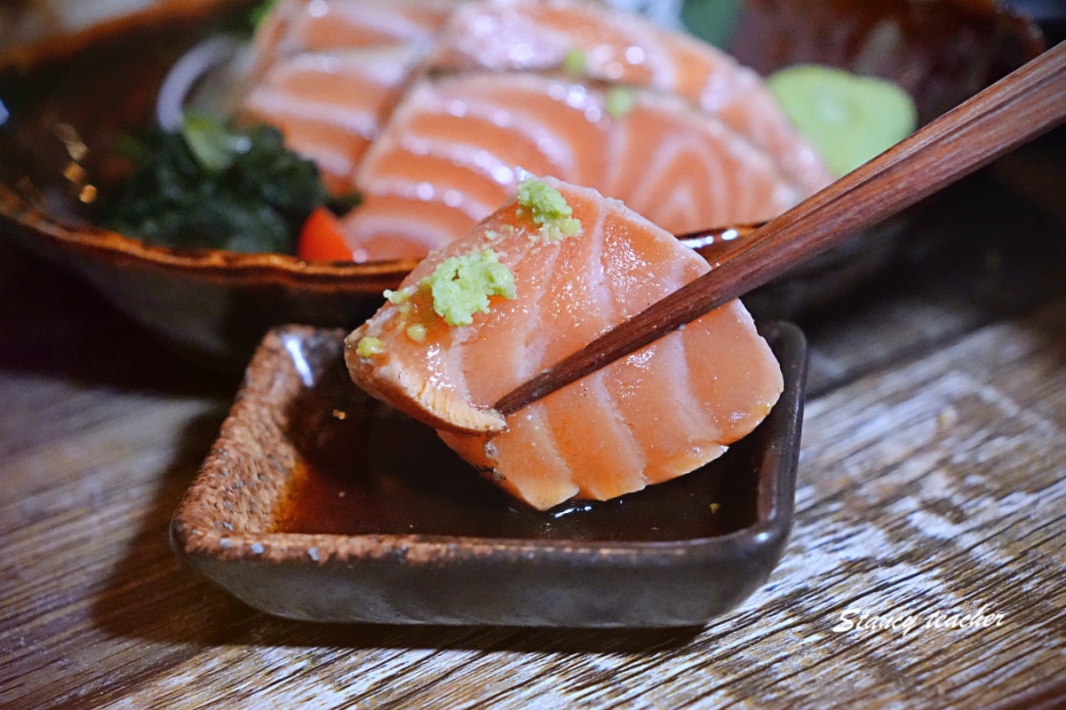 【台北中山美食】ABV日式居酒館中山店|全台唯一現場燒製「稻草燒生魚片」!彷彿穿越昭和時代的復古居酒屋 【台北中山美食】ABV日式居酒館中山店|全台唯一現場燒製「稻草燒生魚片」!彷彿穿越昭和時代的復古居酒屋