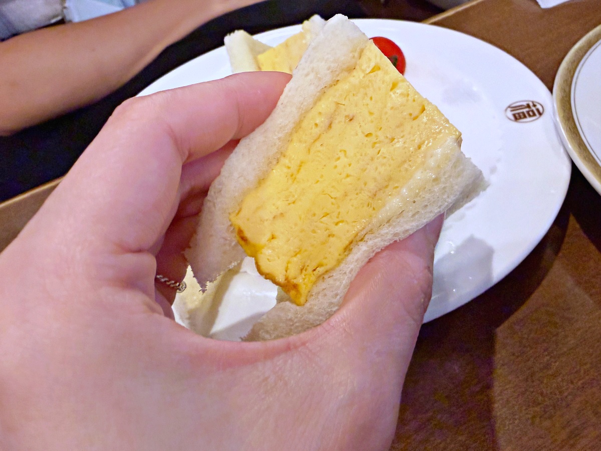 大阪心齋橋早餐推薦｜丸福珈琲店Marufuku Coffee本店｜昭和復古咖啡香、厚蛋三明治與鬆餅的經典早晨