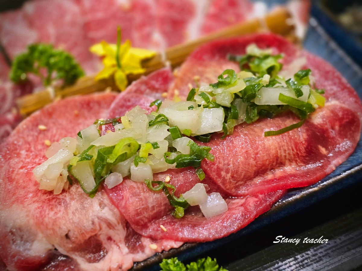 燒肉Smile台中一中店｜一中街平價燒肉適合誰？菜單、肉盤與排煙心得
