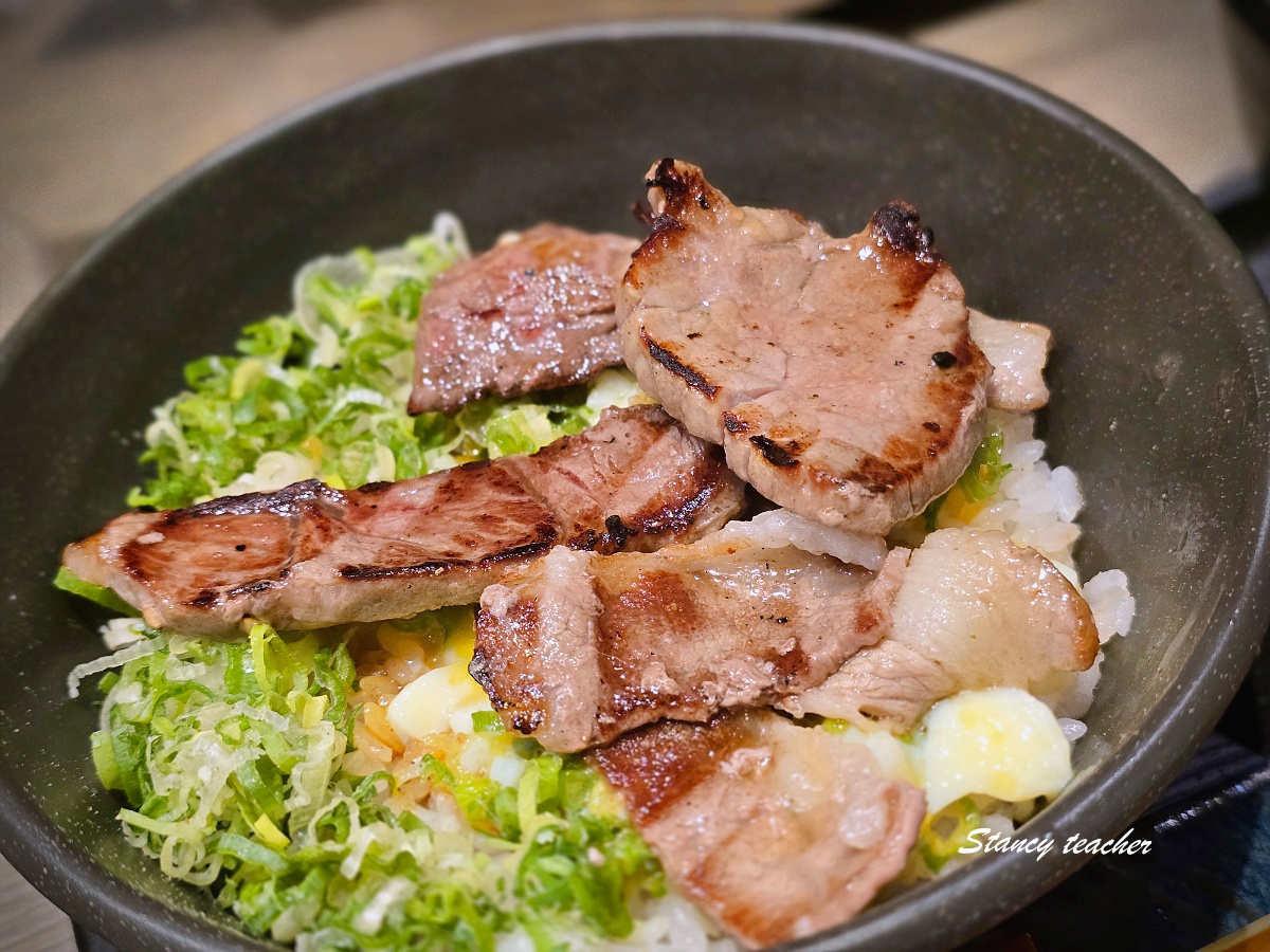 燒肉Smile台中一中店｜一中街平價燒肉適合誰？菜單、肉盤與排煙心得