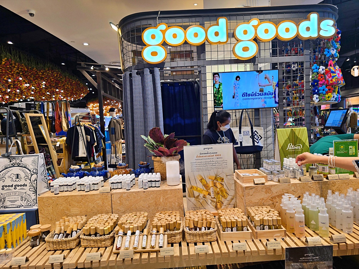 【普吉島購物攻略】Central Phuket Floresta 新館心得｜樓層介紹、人氣品牌、泰國小眾包・香氛好逛清單、水上市場造景 & 超美水族館一次看