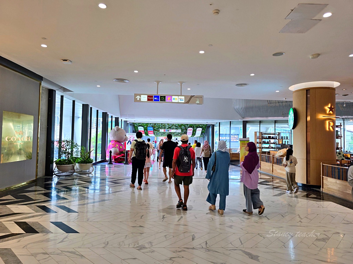 【普吉島購物攻略】Central Phuket Floresta 新館心得｜樓層介紹、人氣品牌、泰國小眾包・香氛好逛清單、水上市場造景 & 超美水族館一次看