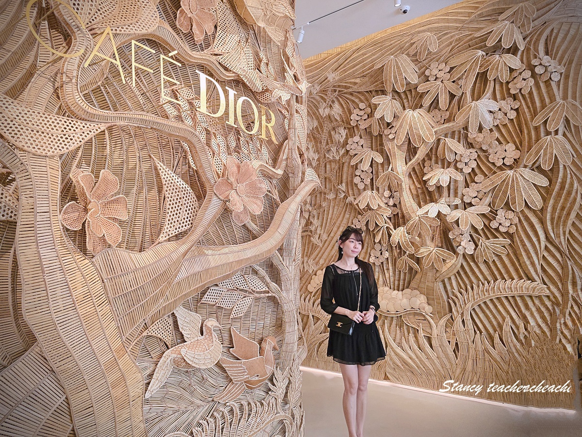 【曼谷咖啡廳推薦】Dior Gold House 曼谷｜夢幻金色系咖啡館、精品控必訪！我帶著穿 Dior 的拉布布一起喝咖啡